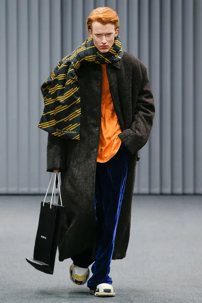 Look 24
